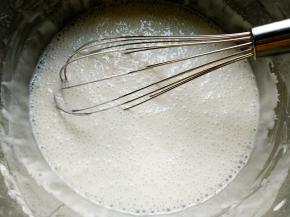 发酵好后把面糊搅拌一下