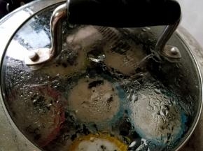 冷水上锅，大火开锅后转中小火蒸15分钟