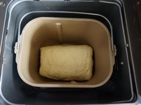 收口朝下放进面包桶里