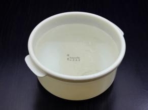 粉丝，清水泡软，捞出沥干水待用；