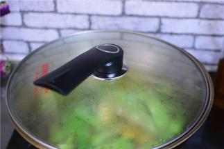 大火烧开，中火继续煮20分钟