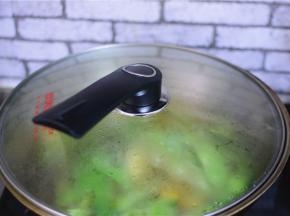大火烧开，中火继续煮20分钟