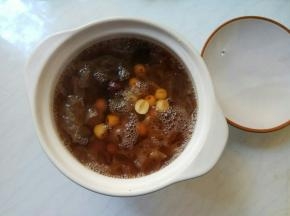 汤汁浓厚，润滑。