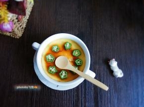撒上味极鲜，滴上香油。