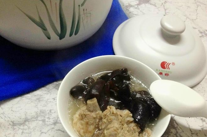黑木耳排骨汤