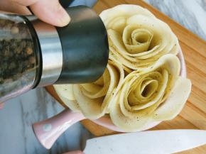 撒上橄榄油，和现磨黑胡椒