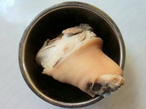 捞出冲洗干净。