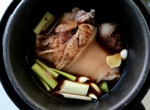 添入足量的清水。