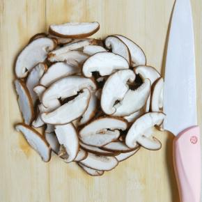 香菇洗干净切片