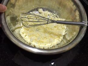 坐锅隔热水慢慢搅拌