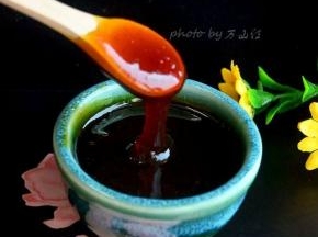 稍微有点焦糖的后味，直接吃超好吃，平时可以挖一勺冲水喝。按孙子用它涂面包吃，哈哈，反正咋吃都好吃哦