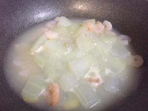 煮至冬瓜颜色变浅，关火盛出