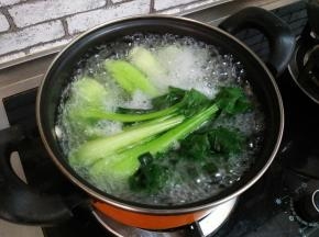 油菜下锅煮1分钟