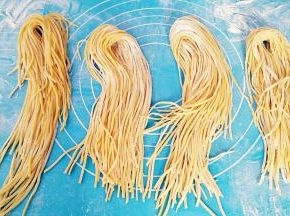 做完其余的面团，冰箱冷冻保存，或者是晾干都可以。