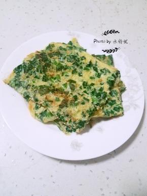 非常简单的韭菜鸡蛋饼就完成了，而且美的的这款电饼铛的鸡蛋饼程序刚刚好