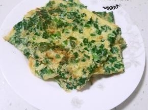 非常简单的韭菜鸡蛋饼就完成了，而且美的的这款电饼铛的鸡蛋饼程序刚刚好