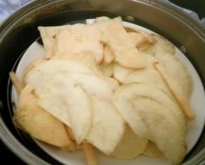 装入盘子里，放蒸锅大火蒸十五分钟。