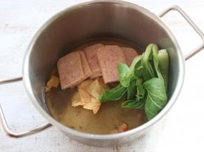 再加入500ml水，煮开。