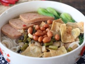 非常好吃哦！而且加了午餐肉与青菜后，料更足，吃得更满足。