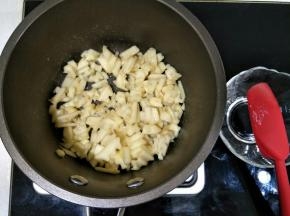 会出水份，等炒干水分就可以了。