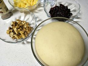 准备核桃和蔓越莓干，都需要碎。