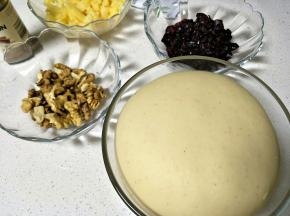 准备核桃和蔓越莓干，都需要碎。