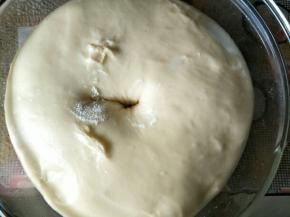 发酵两倍大，用手戳个洞不回缩即可