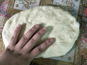 轻轻按压排气，滚圆松弛15分钟