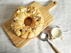 放入预热好的烤箱中下层180度烤20分钟，出炉脱模至冷却