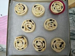 放入烤盘。37度左右二次发酵，大约30-40分钟。