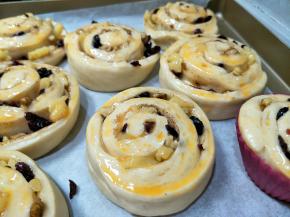 俩倍大。顶部涂蛋液。