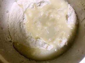 面粉中加入开水