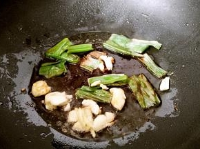 呛至出香味。