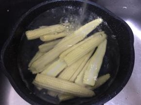 放入冷水里冲泡一下