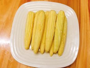 玉米笋洗净备用