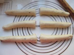 都卷完后切开成六份。