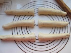 都卷完后切开成六份。