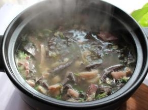 直接上桌，趁热享用。