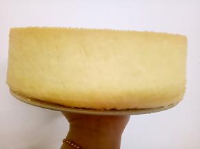 出炉震一下，倒扣至凉透脱模。