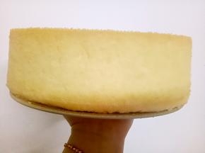 出炉震一下，倒扣至凉透脱模。