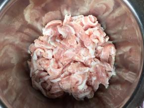 猪肉切薄片或细丝（用里脊肉会更嫩更好吃，我用的是二层肉，比较脆口）
