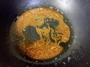 小火炒至如图颜色即可。