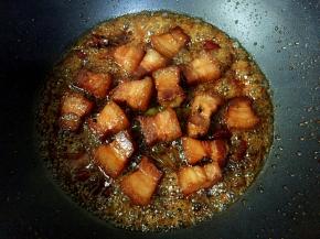 小火煮至汤汁浓稠即可。