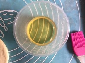 接着用1:1的水和蜂蜜调匀待用
