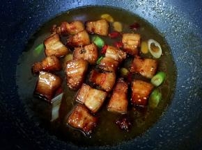 加入适量清水大火煮开。