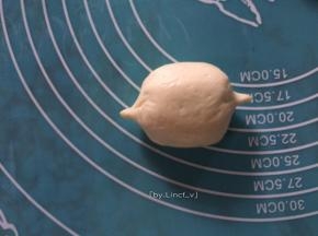 然后将两端切面捏紧
