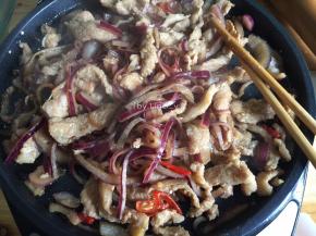 炒至变色熟透即可