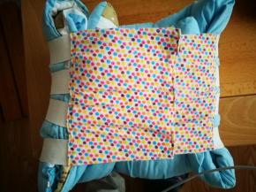 包好，冬天发酵不易，放在温暖的地方，捂一个热水袋。我先包一层是防止热水袋温度过高，会影响酒的风味。每天早上要检查一下，随时保温，一般3--5天就好了，打开包裹可以闻到甜甜的米酒香就差不多了。有发酵箱更好，温度更易控制，成功率更高