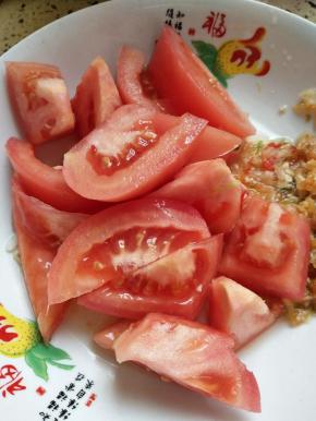 西红柿切块备用