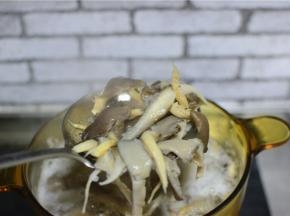 取出来，过凉水，攥干